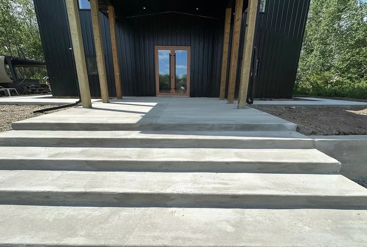 Wide concrete entrance steps